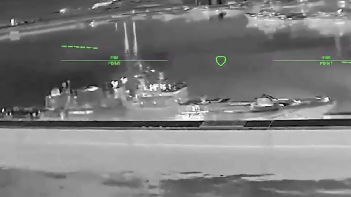 Video: Ukrajina hlásí zásah vlajkové lodi ruské Černomořské flotily